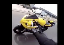 Esiste un modo più assurdo di cadere da una Yamaha R1? [VIDEO VIRALE]