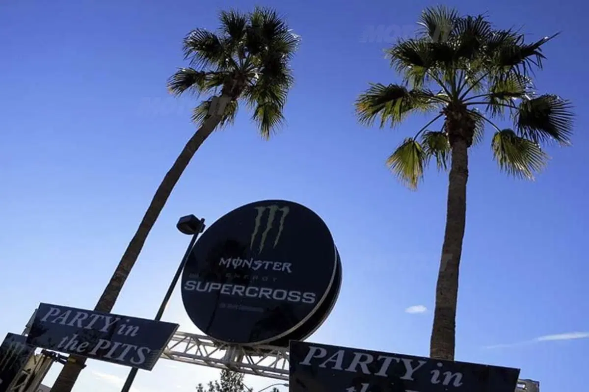 Le foto più belle del Supercross di Phoenix  (2)