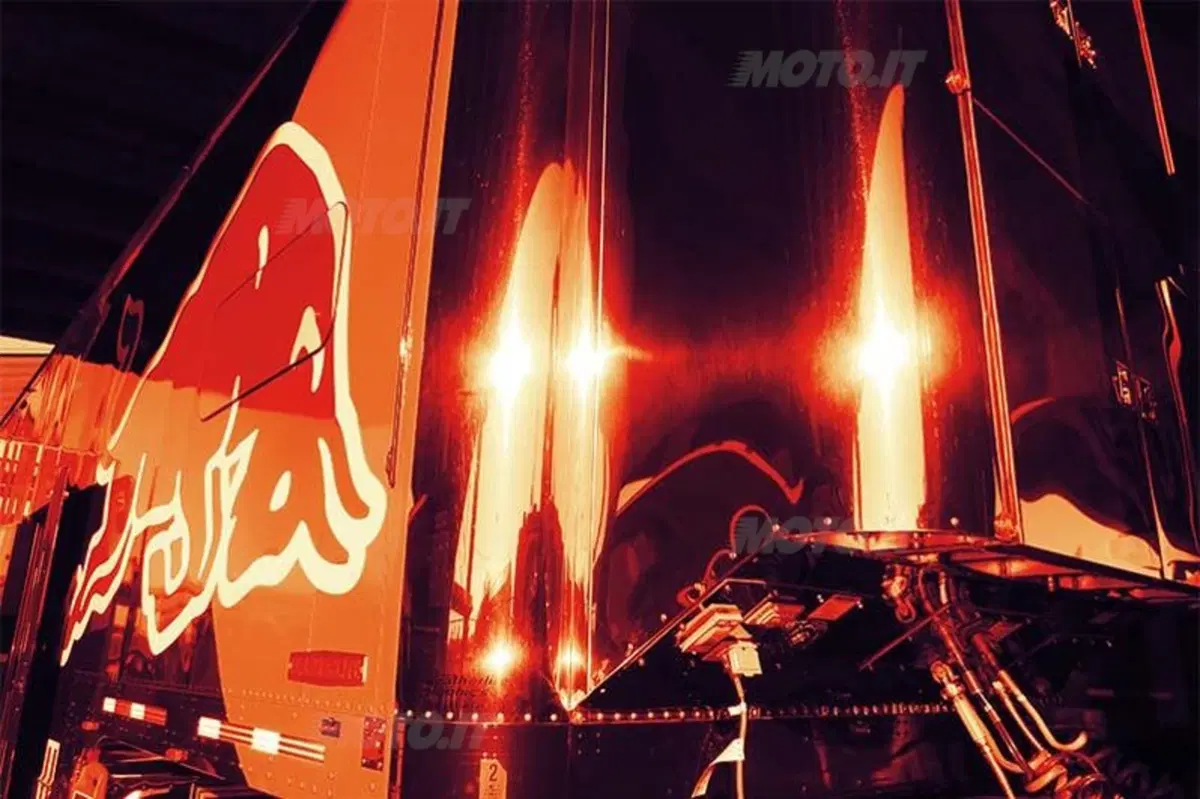Le foto più belle del Supercross di Phoenix  (3)