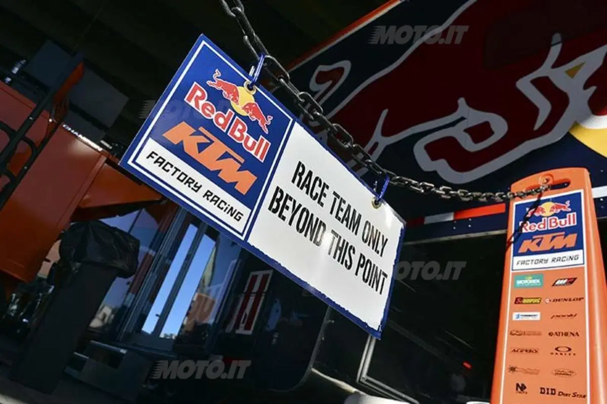 Le foto più belle del Supercross di Phoenix  (4)