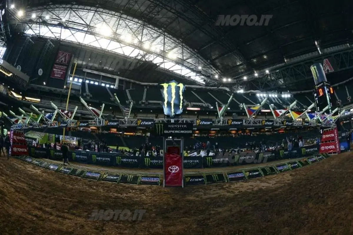 Le foto più belle del Supercross di Phoenix  (11)