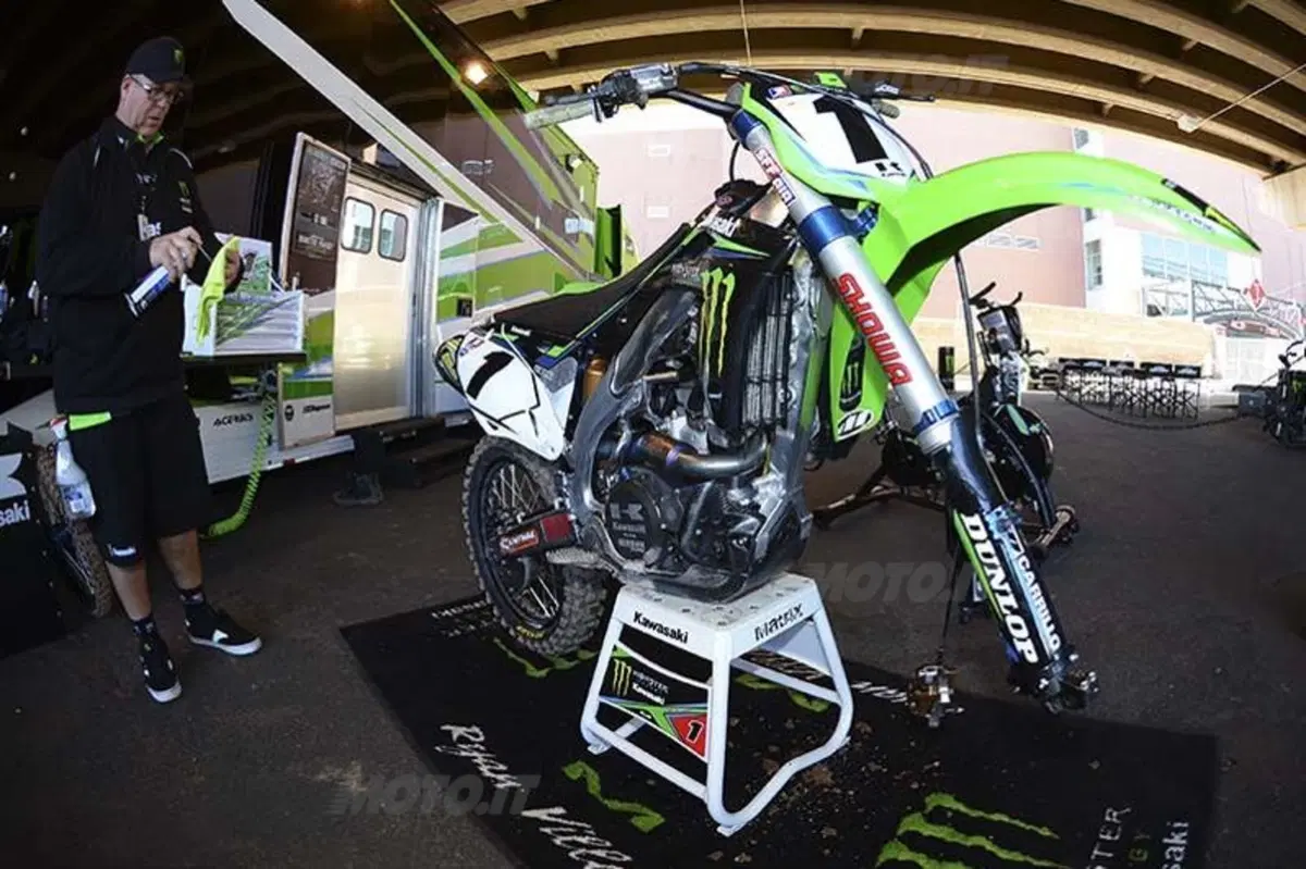 Le foto più belle del Supercross di Phoenix  (17)