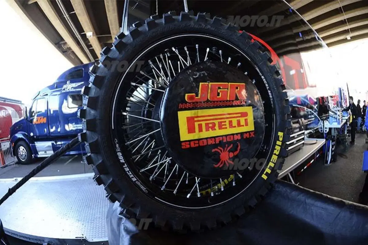 Le foto più belle del Supercross di Phoenix  (18)