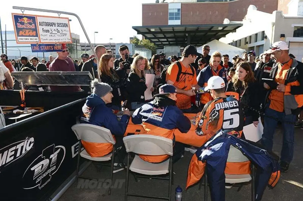 Le foto più belle del Supercross di Phoenix  (33)