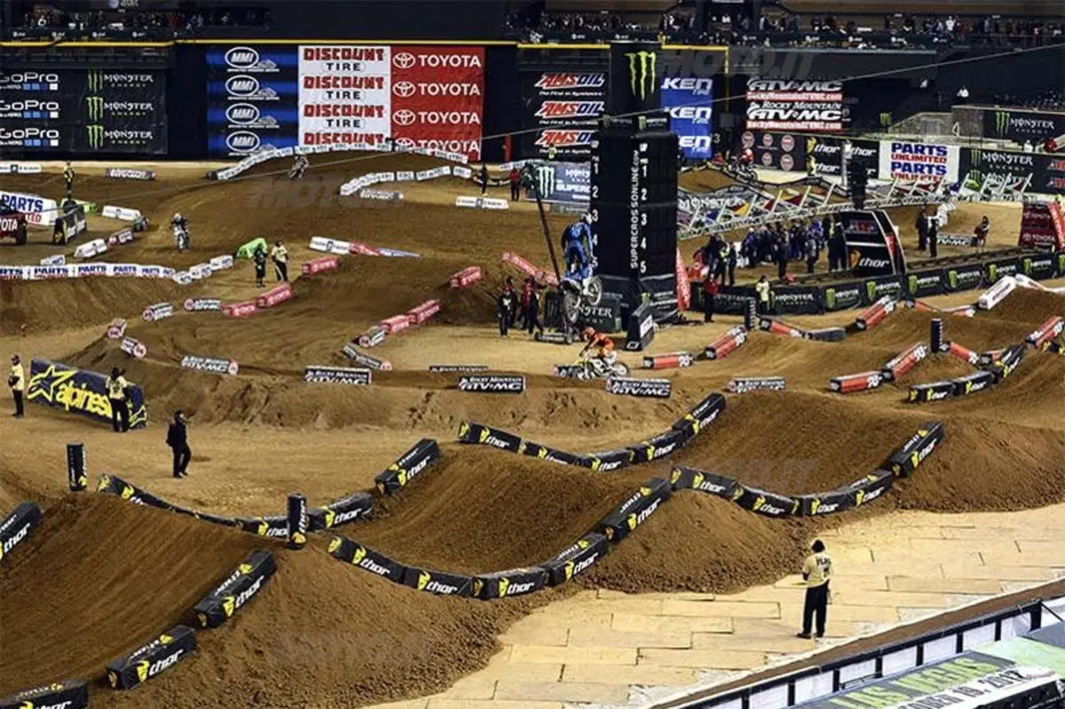 Le foto più belle del Supercross di Phoenix  (40)