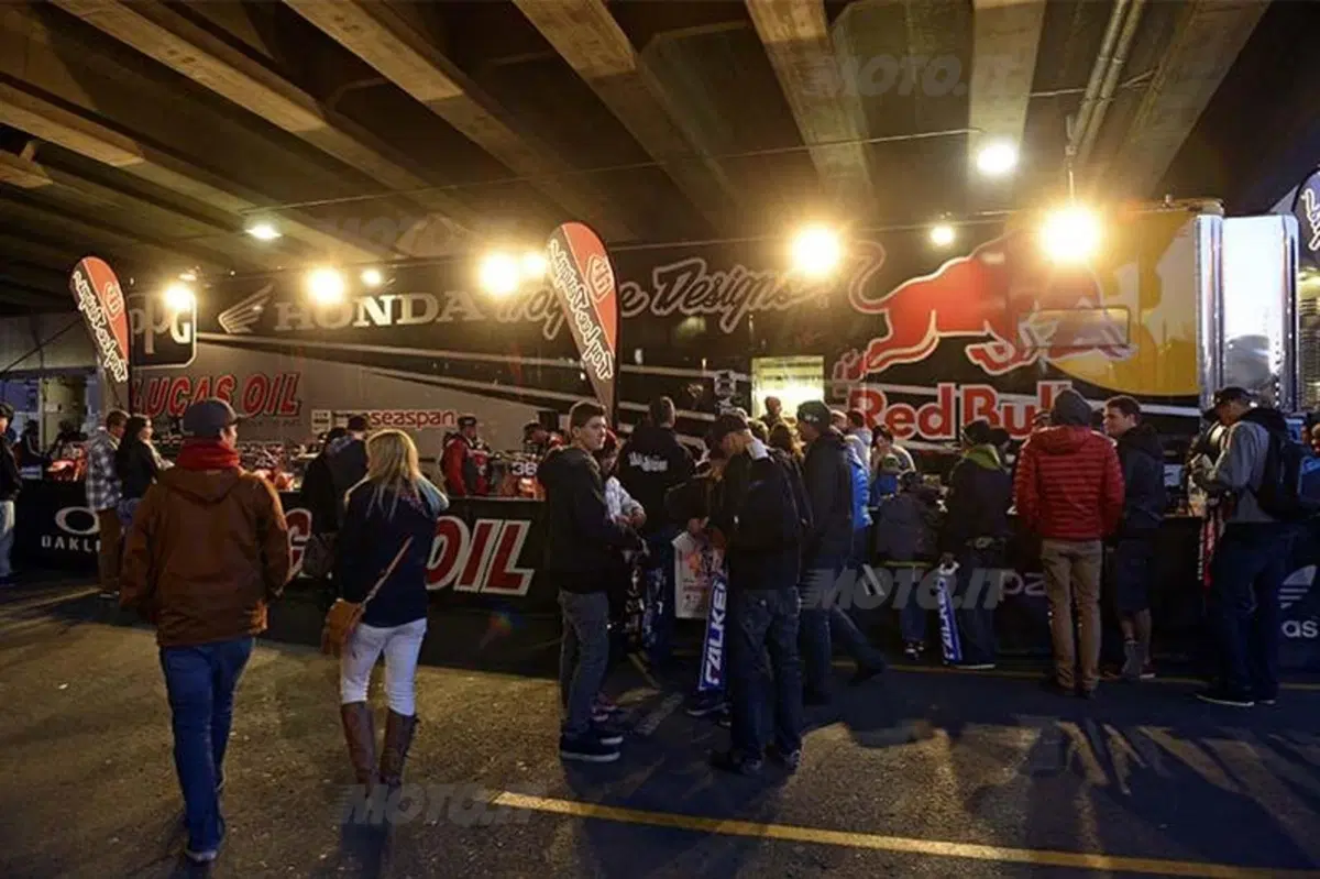 Le foto più belle del Supercross di Phoenix  (42)