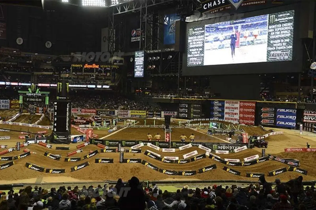 Le foto più belle del Supercross di Phoenix  (44)