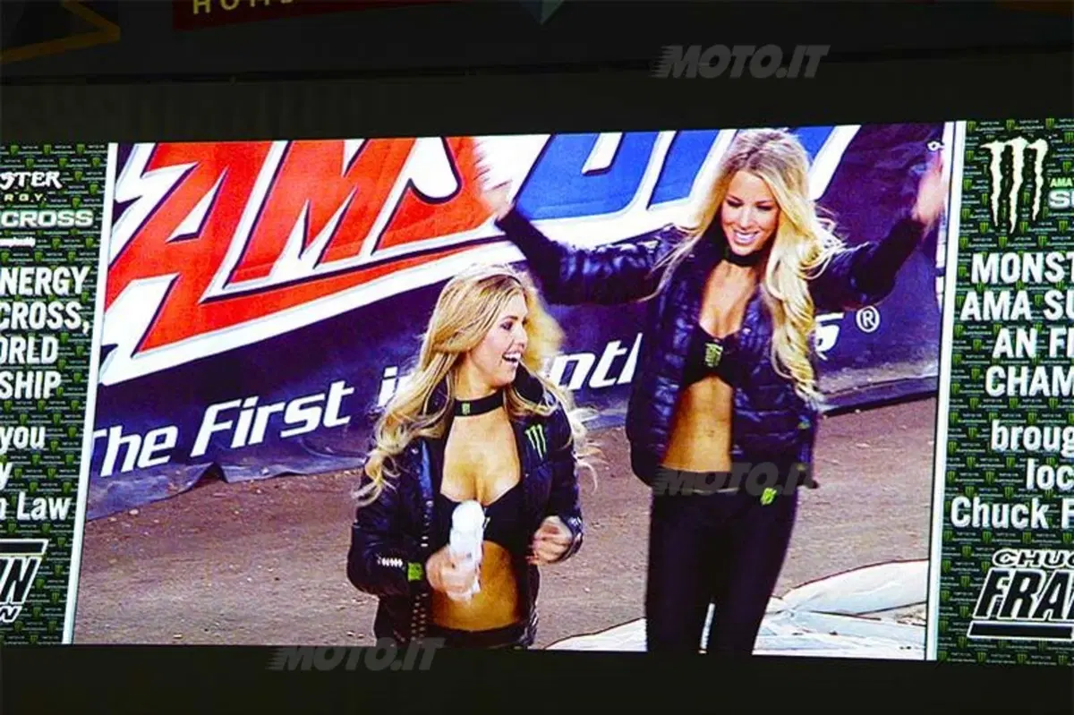 Le foto più belle del Supercross di Phoenix  (47)