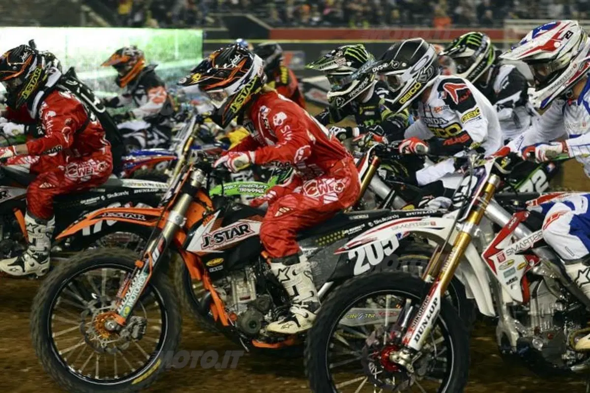 Le foto più belle del Supercross di Phoenix  (50)