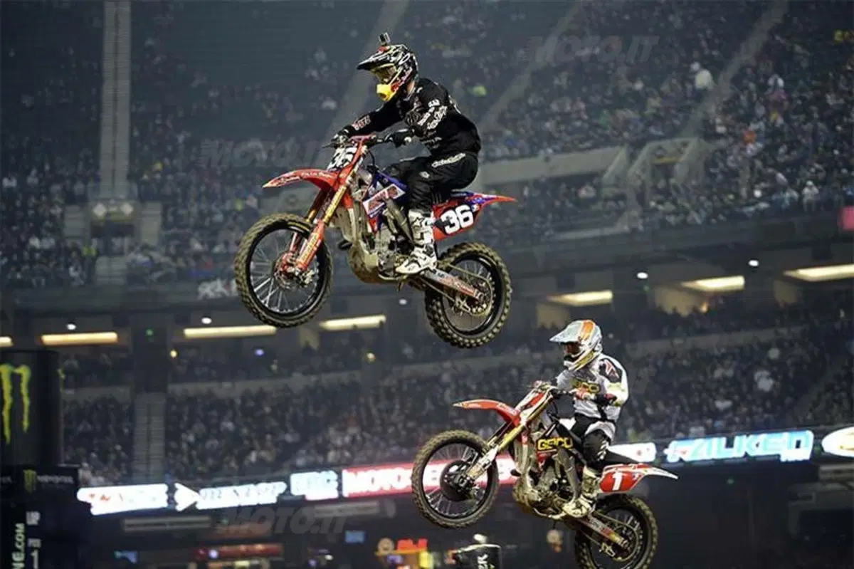 Le foto più belle del Supercross di Phoenix  (52)
