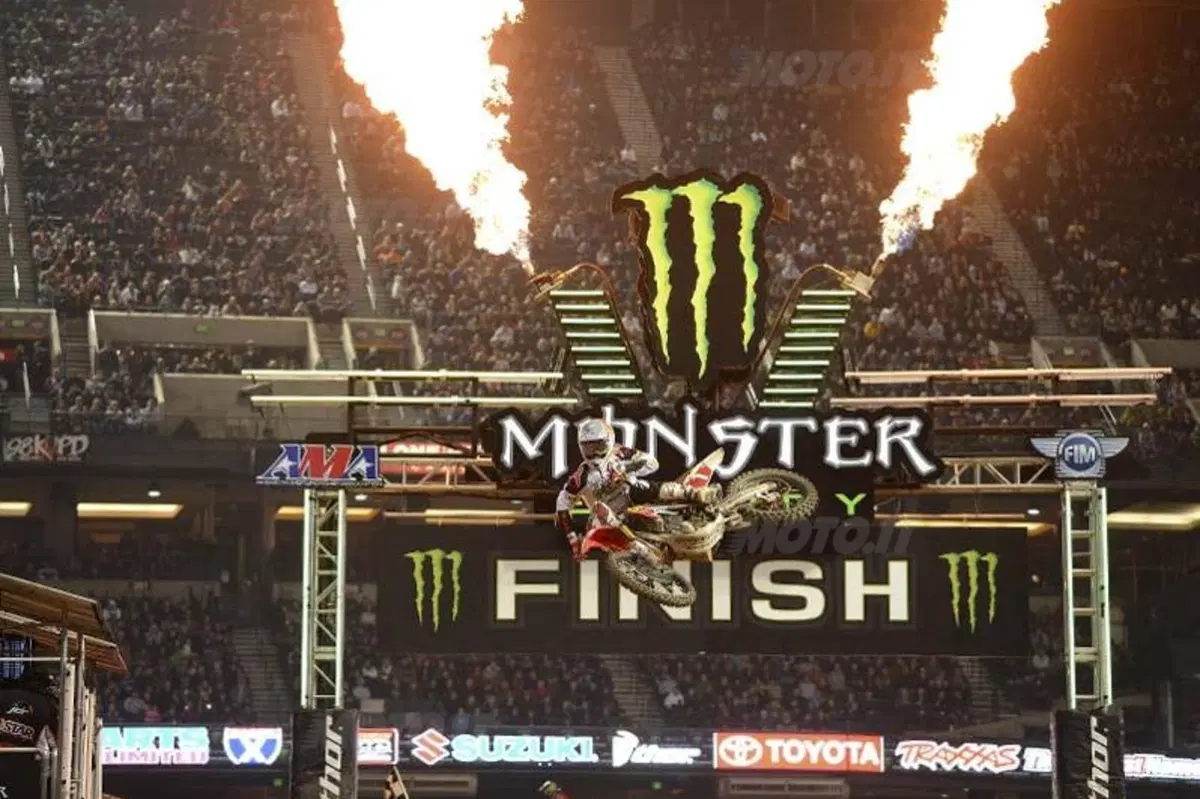 Le foto più belle del Supercross di Phoenix  (54)