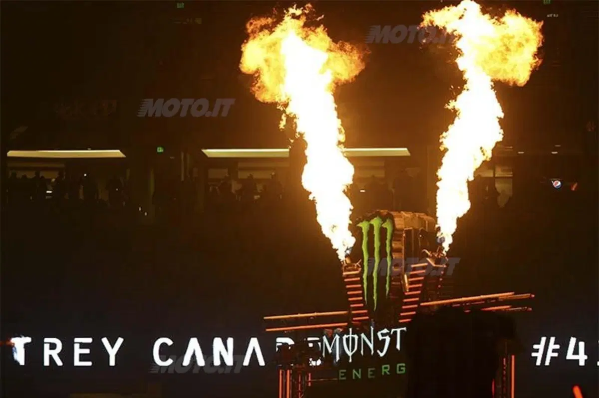 Le foto più belle del Supercross di Phoenix  (65)