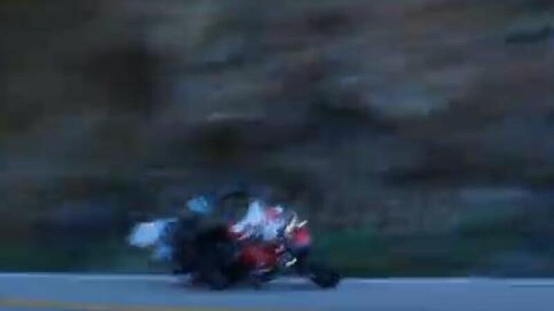 BMW GS moto crash: quando la piega estrema costa cara [VIDEO CHOC]