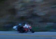BMW GS moto crash: quando la piega estrema costa cara [VIDEO CHOC]