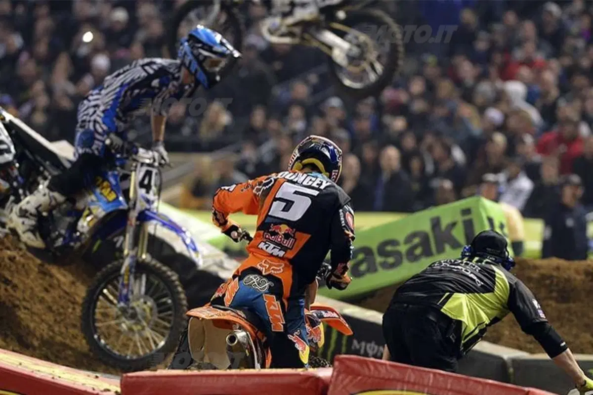 Le foto più belle del Supercross di Phoenix  (70)