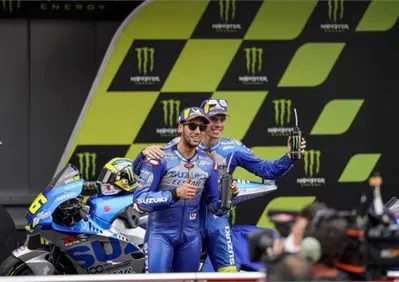 MotoGP. Il graffio di Monster Energy sulla carena delle Suzuki
