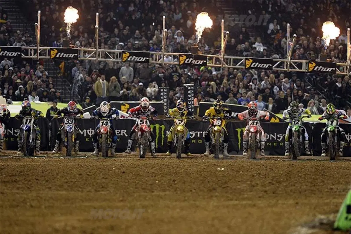 Le foto più belle del Supercross di Phoenix  (77)