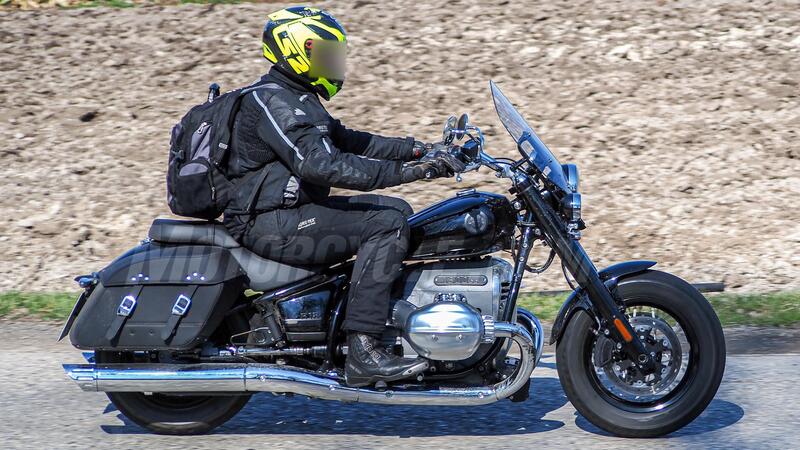 La R18 bagger colta nei test stradali di collaudo