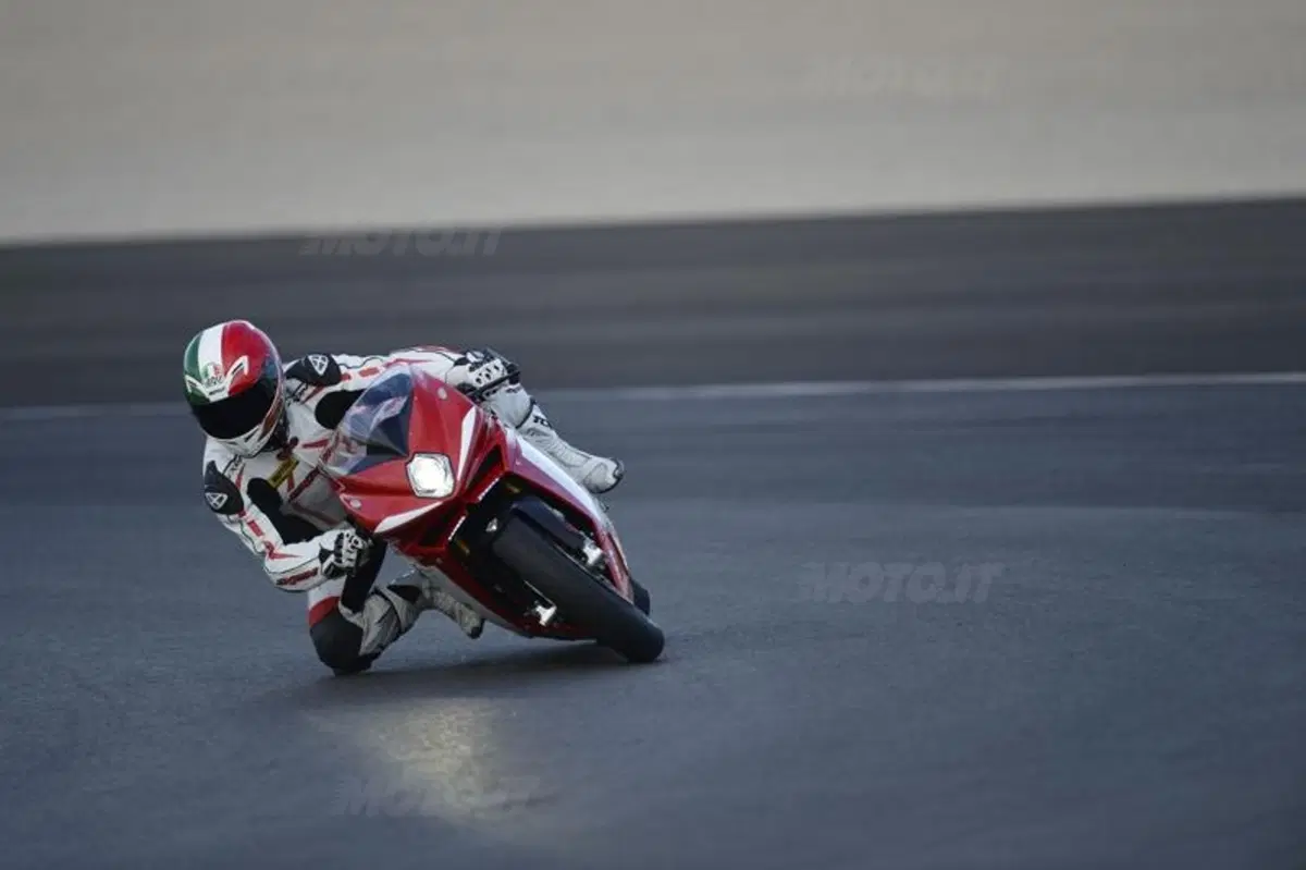MV Agusta F4 e F4RR 2013 (12)