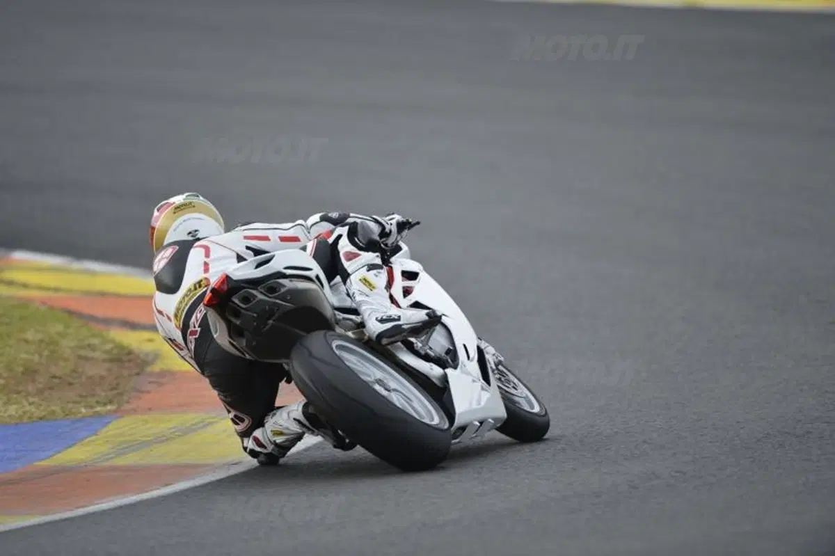 MV Agusta F4 e F4RR 2013 (18)