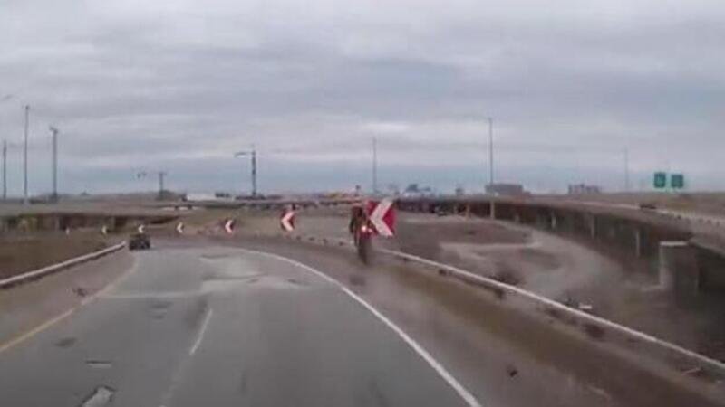Il peggior modo di imboccare l&rsquo;autostrada con una supersportiva [VIDEO CHOC]
