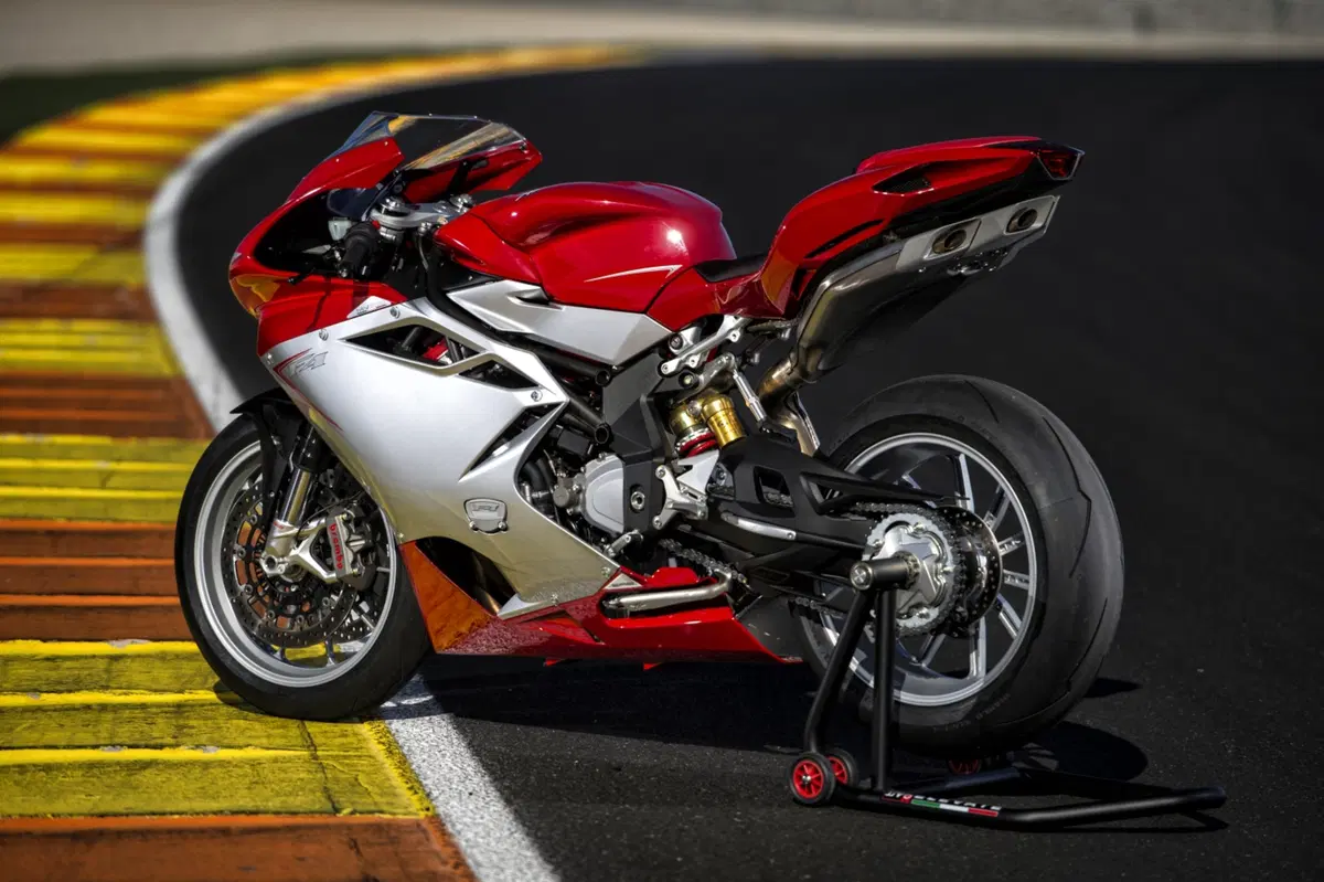 MV Agusta sceglie i nuovi pneumatici Pirelli Supercorsa SP per la F4 2013 (2)