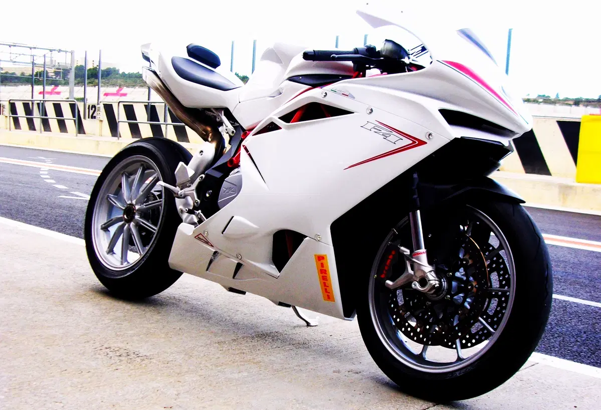 MV Agusta sceglie i nuovi pneumatici Pirelli Supercorsa SP per la F4 2013 (3)
