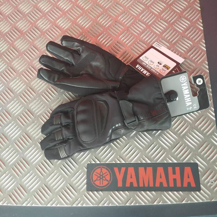 GUANTO ORIGINALE YAMAHA IXON NERO