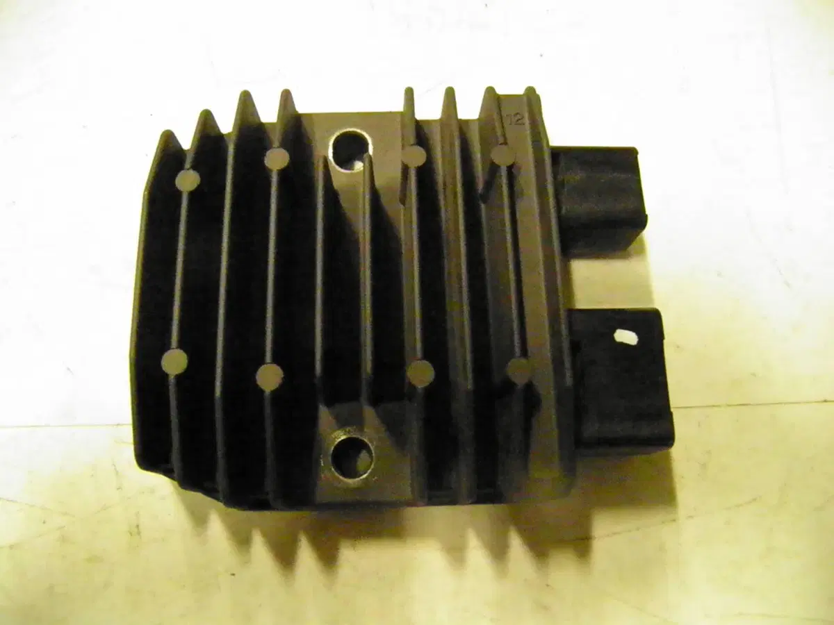 REGOLATORE DI TENSIONE USATO PER HONDA SW T 400