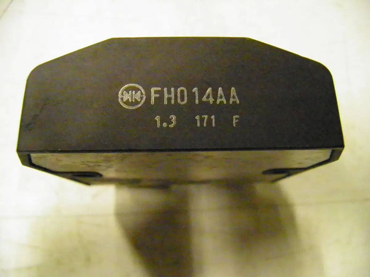 REGOLATORE DI TENSIONE USATO PER HONDA SW T 400 (3)