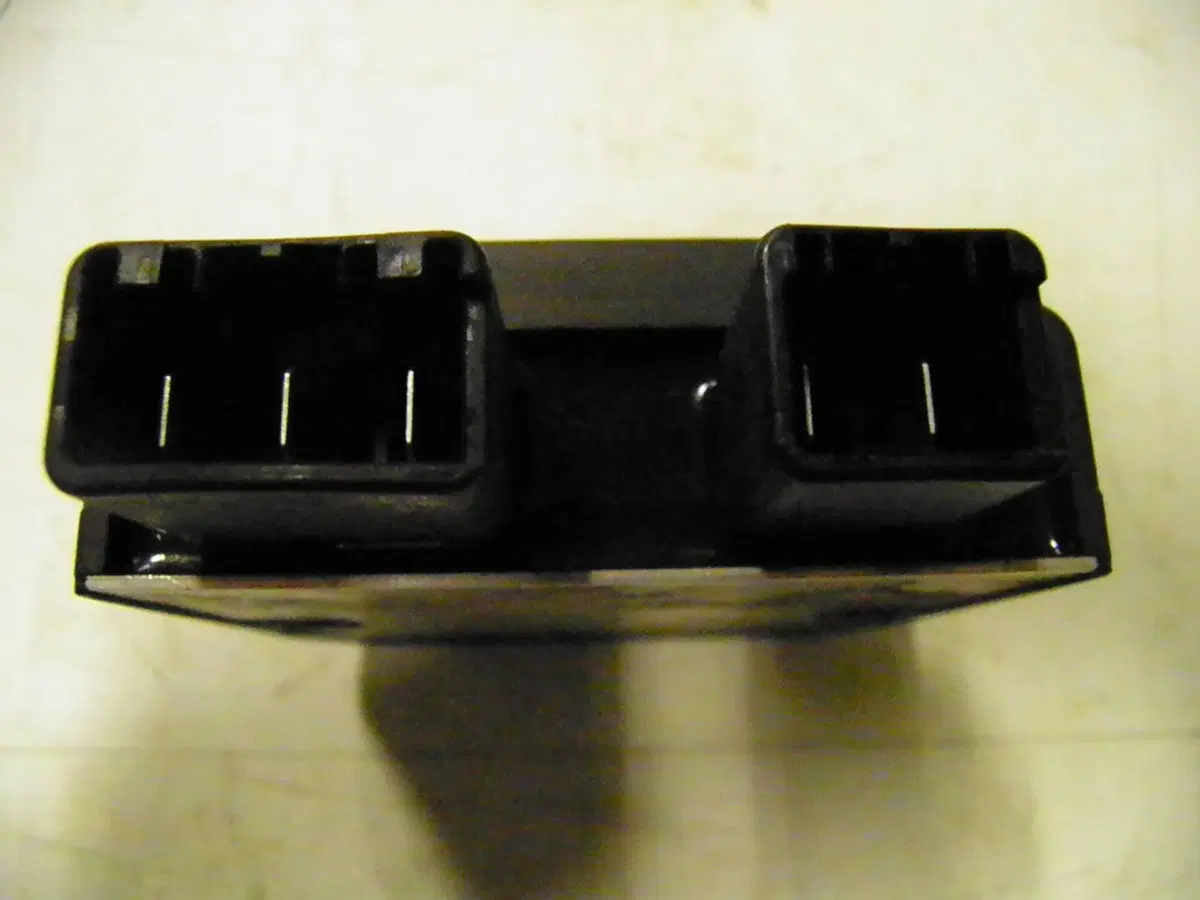 REGOLATORE DI TENSIONE USATO PER HONDA SW T 400 (4)