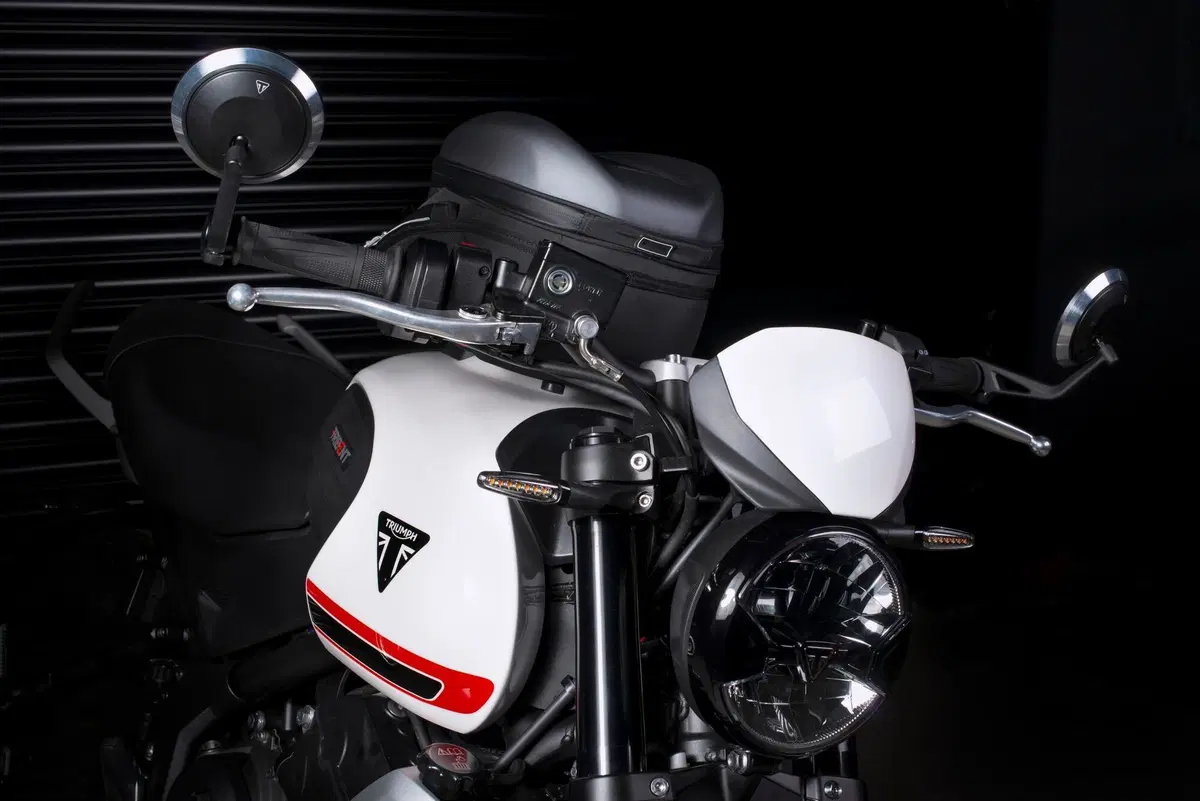 Triumph Trident 660. Welcome... back! (5)