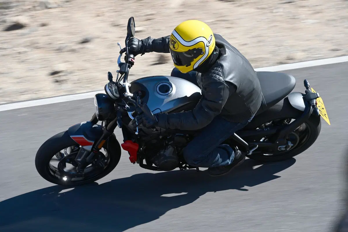 Triumph Trident 660. Welcome... back! (2)
