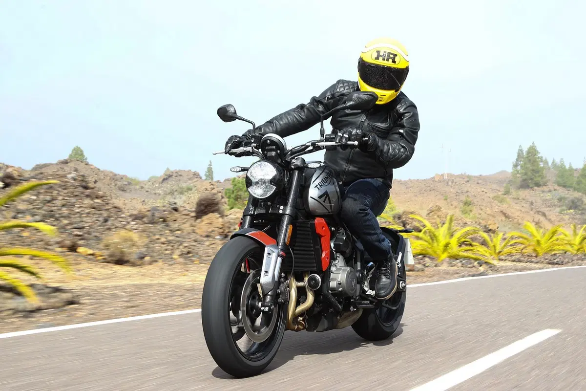 Triumph Trident 660. Welcome... back! (8)