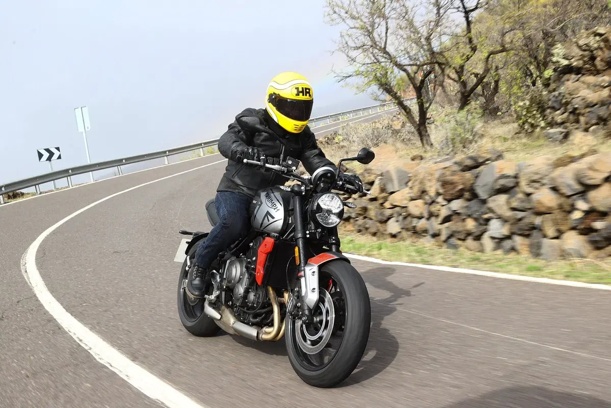 Triumph Trident 660. Welcome... back! (11)