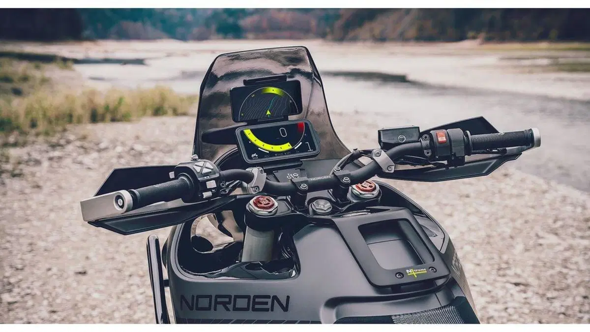 Husqvarna  901 Norden. Nuove foto spia e una conferma (5)