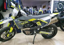 Husqvarna 701 Supermoto (2023 - 24) nuova