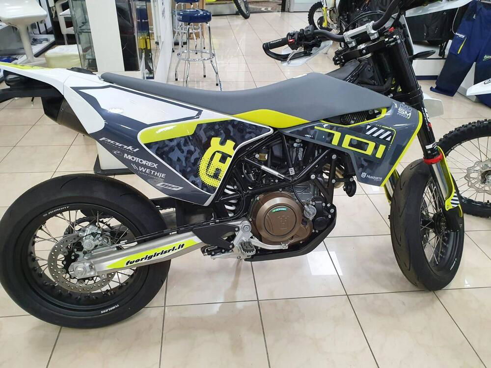 Husqvarna 701 Supermoto (2023 - 24) (2)