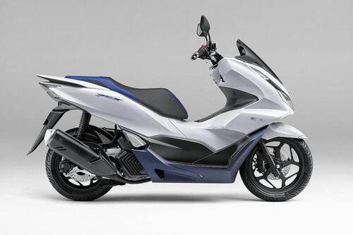 Nuovo Honda PCX e: HEV 2021. Lo scooter ibrido (2)