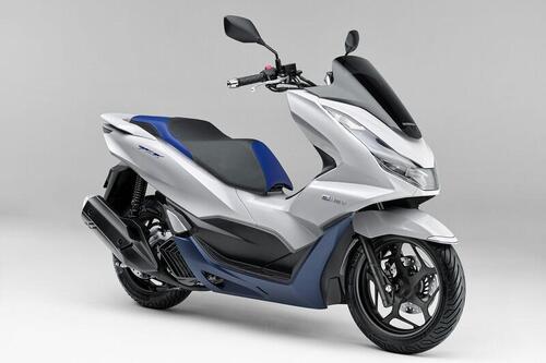 Nuovo Honda PCX e: HEV 2021. Lo scooter ibrido