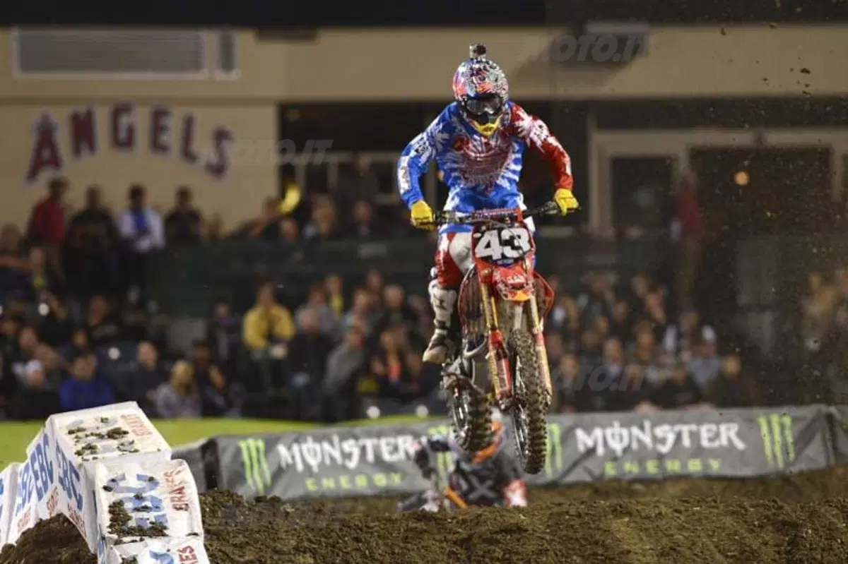 Supercross di Anaheim: Villopoto finalmente conquista l'oro (12)