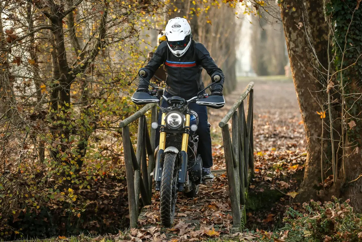 Triumph Scrambler SPECIAL TEST: 900 vs 1200, quale scegliere? (4)