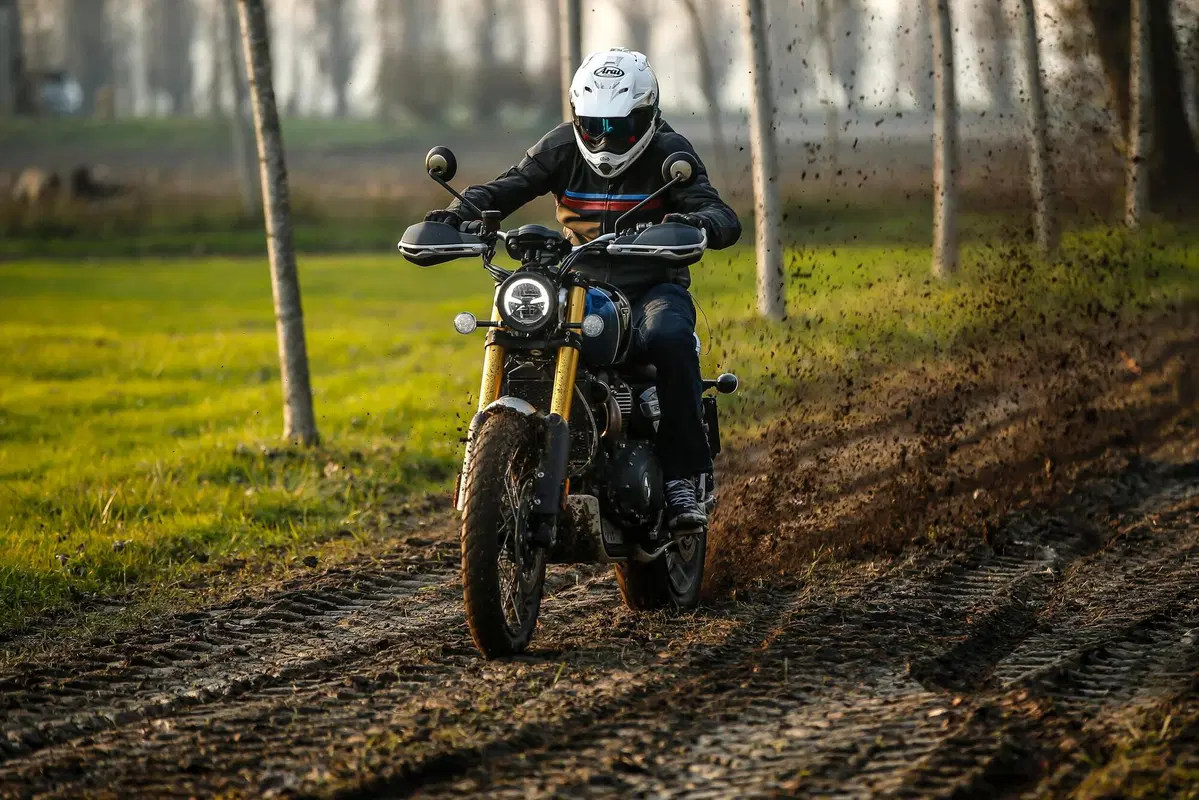 Triumph Scrambler SPECIAL TEST: 900 vs 1200, quale scegliere? (10)