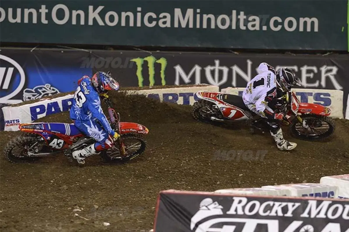 Supercross di Anaheim: Villopoto finalmente conquista l'oro (16)