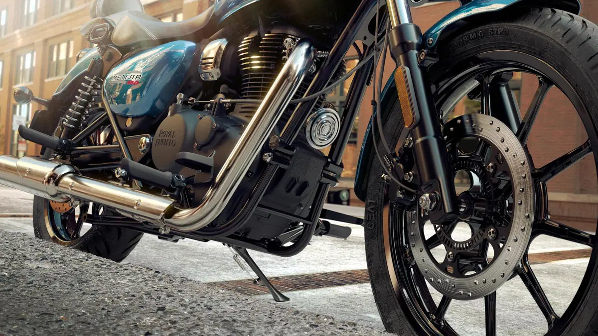 Royal Enfield Meteor 350: easy cruiser in tre versioni. Prezzi contenuti (3)