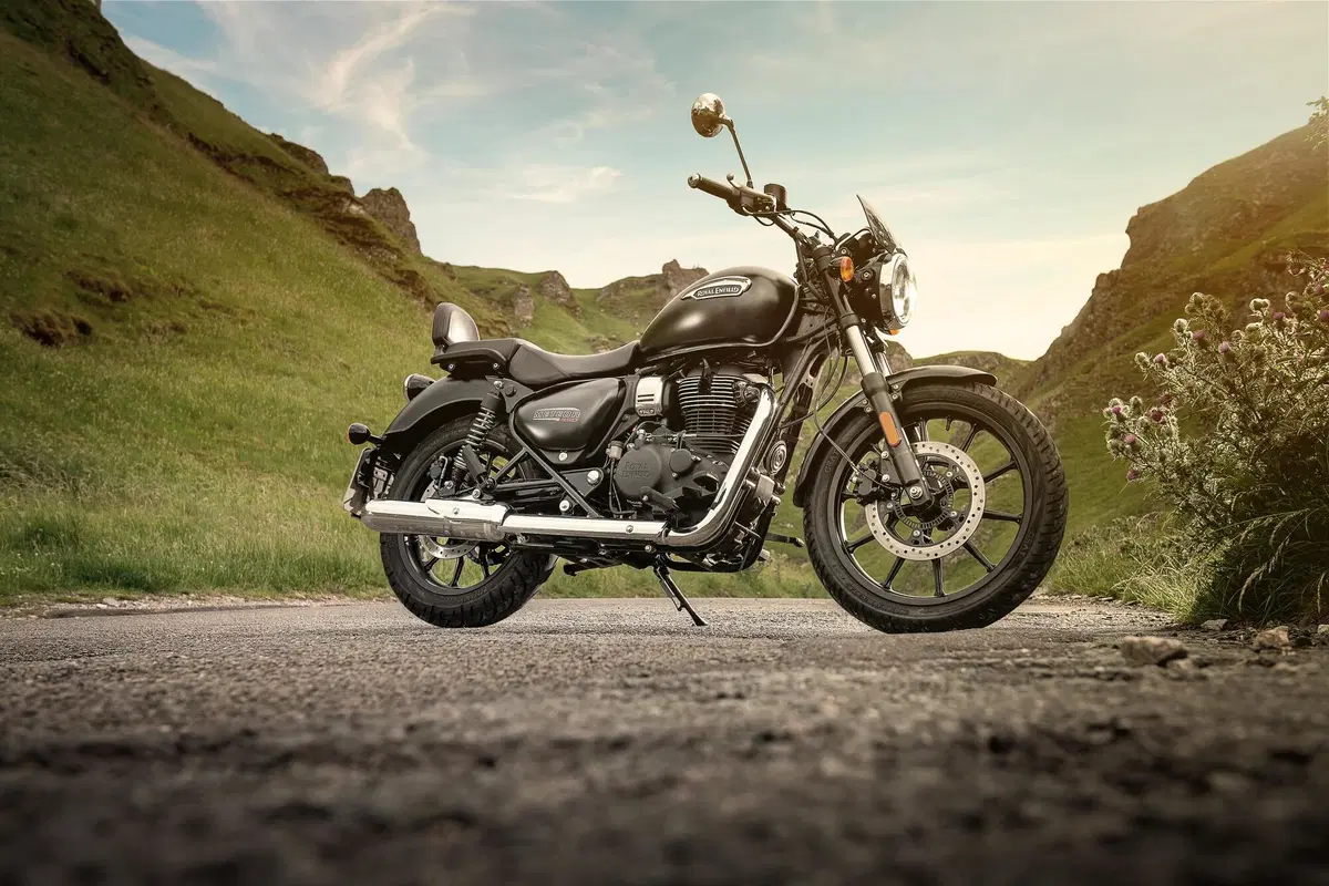 Royal Enfield Meteor 350: easy cruiser in tre versioni. Prezzi contenuti (8)