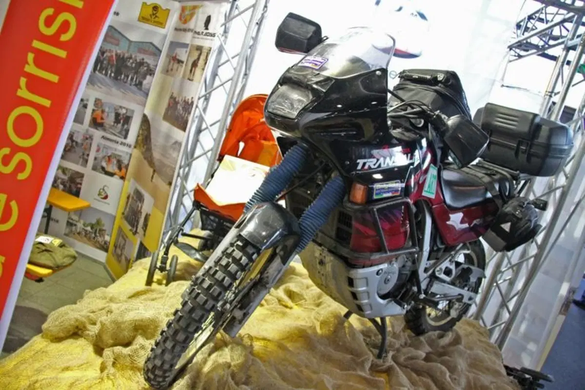 In mostra a Verona l'Honda Transalp donata ai medici della Tunisia