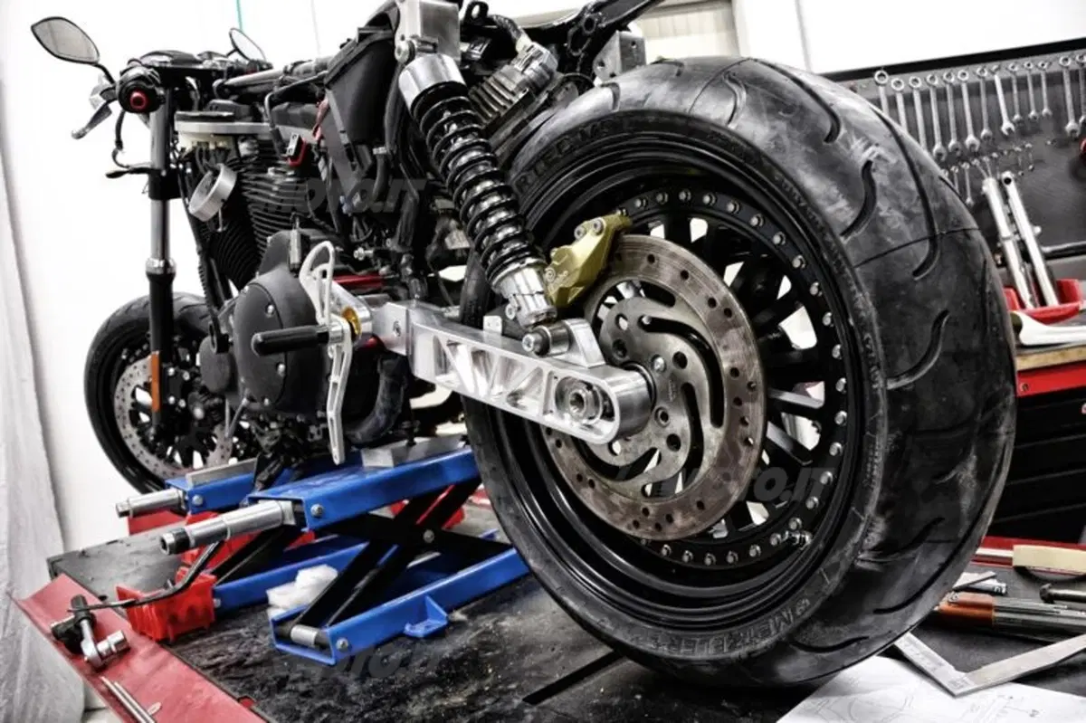 Al Motor Bike Expo di Verona Free Spirits presenta la sua Harley-Davidson 883R (8)