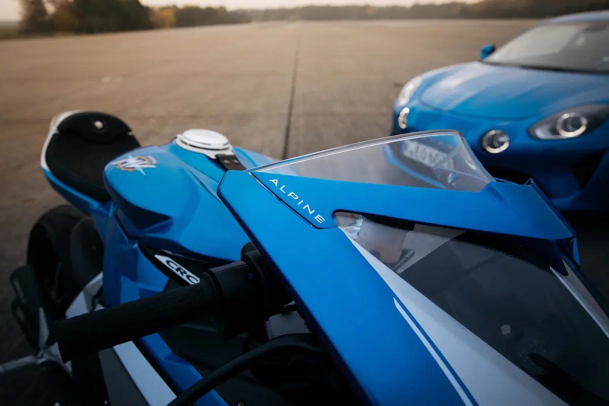 MV Agusta: Superveloce Alpine, serie limitata da 110 esemplari (2)