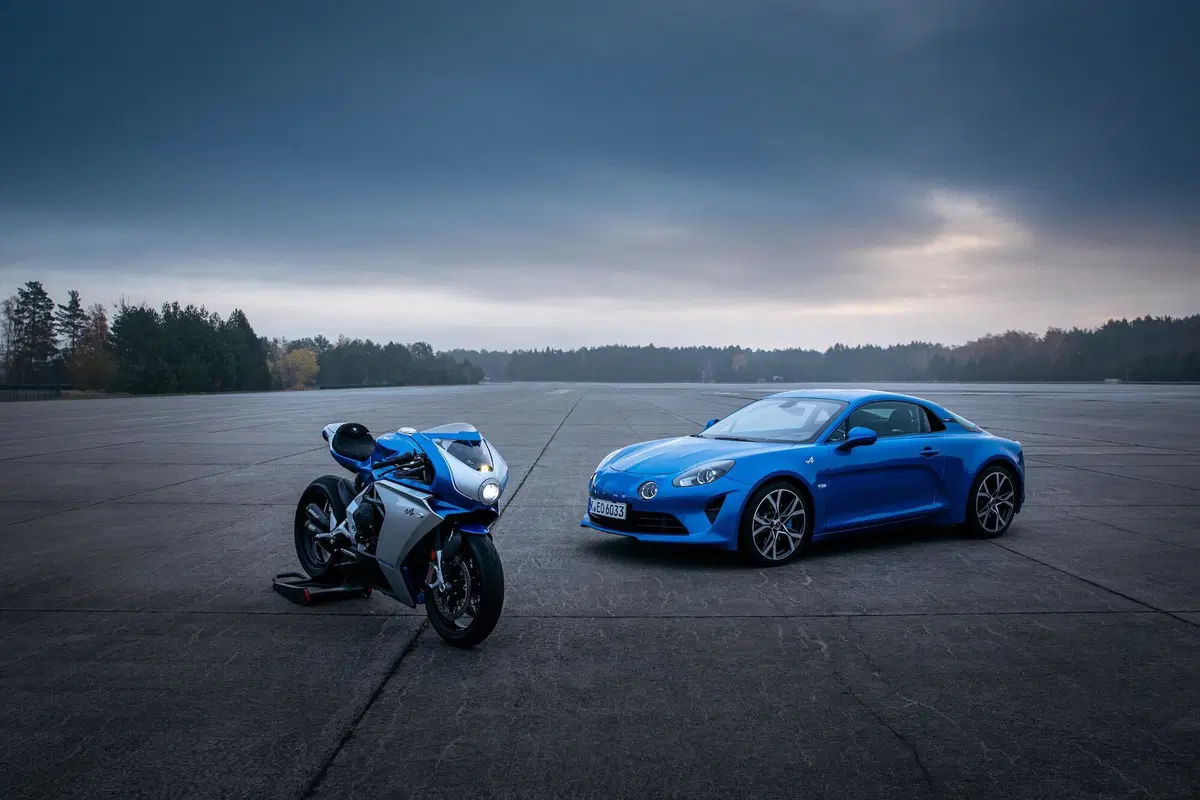 MV Agusta: Superveloce Alpine, serie limitata da 110 esemplari (3)